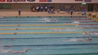 第４泳者 佐藤選手（８コース 写真奥から２列目）.jpg