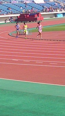 1500m力走する小松莉奈選手（1500m走）.jpg